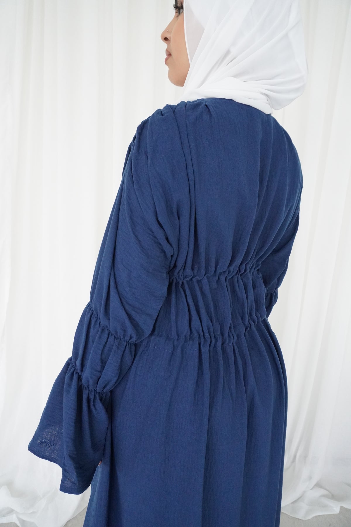 Contrast Ruched Abaya in Navy